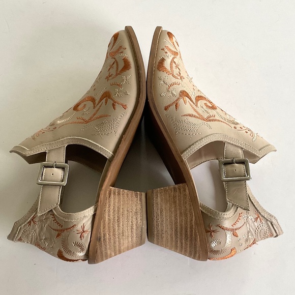 Kelsi Dagger Brooklyn Echo Crochet Western Boots | Anthropologie KELSI DAGGER  Brooklyn Kline Embroidered Block-Heel Western Booties Size 10